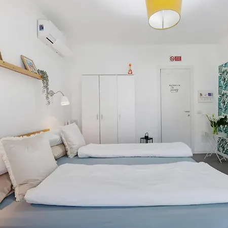 Frühstückspension B&B Peonia Lake Lugano & Jacuzzi 4*